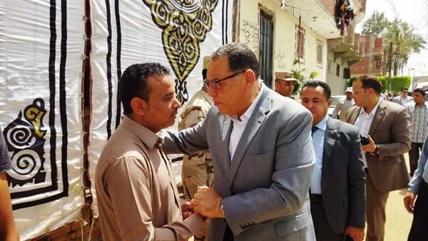 محافظ الشرقية أثناء