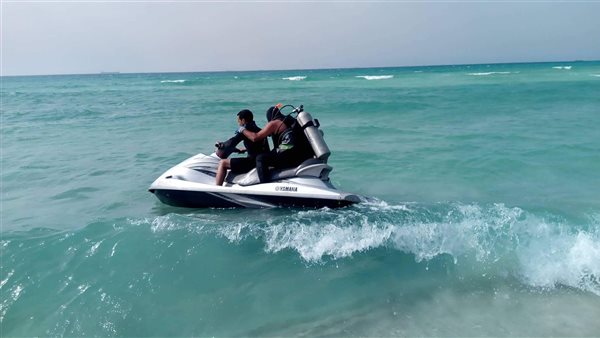 غواصو الخير يبحثون