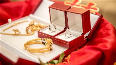 أستاذ علم اجتماع: ربط الشبكة بقيمة العروسة يتسبب في عزوف الشباب عن الزواج