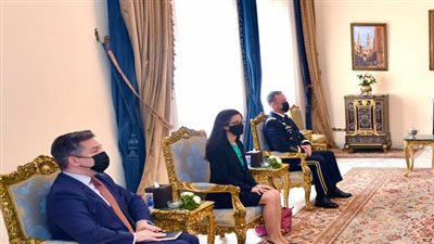 قائد المنطقة المركزية الأمريكية يشدد على تضامن بلاده مع مصر في مكافحة الإرهاب