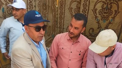 مزارعو القمح بالفيوم يعزفون عن التوريد بسبب مشاكل خلال دخول سيارات الصوامع.. وحل سريع من المحافظ