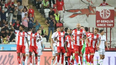 بمشاركة كوكا.. قونيا سبور يخسر بثلاثية أمام أنطاليا في الدوري التركي