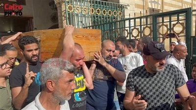 بحضور أشرف زكي وياسر فرج وسامح الصريطي.. صلاة الجنازة على والد الفنان محسن منصور | بث مباشر