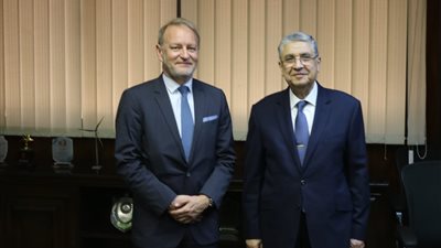 وزير الكهرباء يبحث التعاون مع شركة بلجيكية في مجال الهيدروجين الأخضر