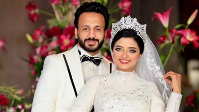 علقة سخنة وطلاق بسبب المصليات.. البلوجر أحلام عادل تعلن انفصالها عن مصمم الأزياء أحمد العجمي | بث مباشر 