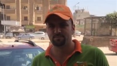 سقوط سيارة محملة بالرمال والزلط على شاب بالمنصورة.. وشاهد عيان: اتصاب بكدمات خطيرة | بث مباشر