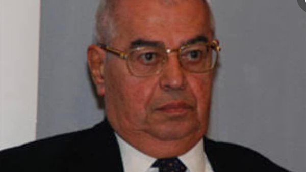 الكاتب الصحفي صلاح