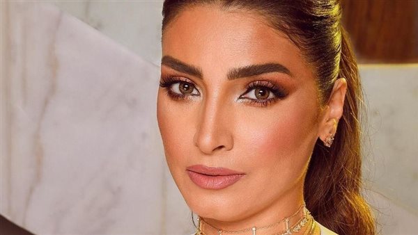 الفنانة روجينا