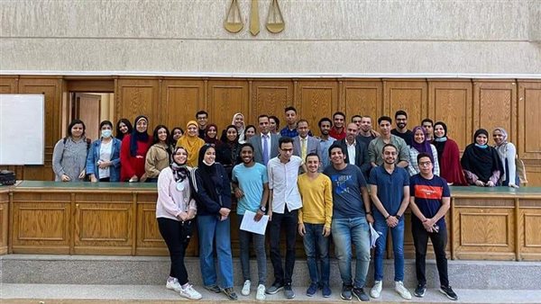 طلاب كلية حقوق