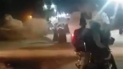 تجمهر الأهالي أمام مزرعة المستريح بإدفو.. وقوات الأمن تفرض سيطرتها |فيديو 