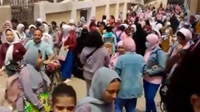 سعادة بين طلاب الصف الرابع الابتدائي بعد انتهاء امتحان اللغة الأجنبية: كان سهل | بث مباشر 