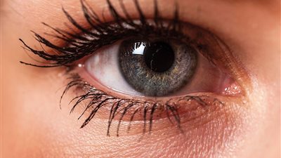 تغيرات مفاجئة بالعين تشير إلى الإصابة بالسرطان.. تعرف عليها