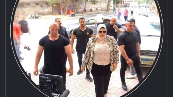 صورة معلمة أحياء