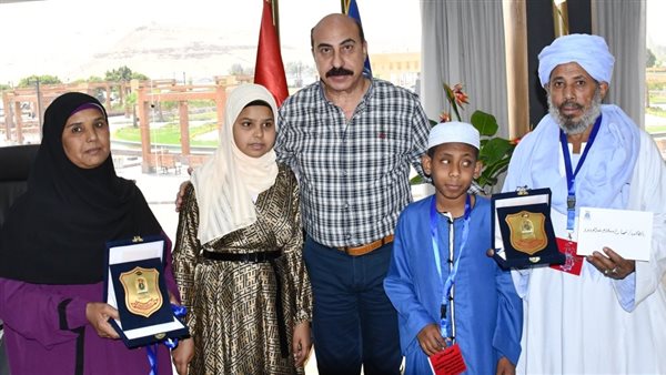 محافظ أسوان