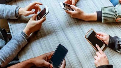 الهواتف المحمولة تهدد صحة القلب لهذه الأسباب