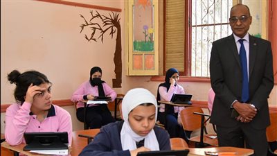 4990 طالبًا بالصف الثاني الثانوي يؤدون امتحان اللغة العربية إلكترونيا ‏ببورسعيد