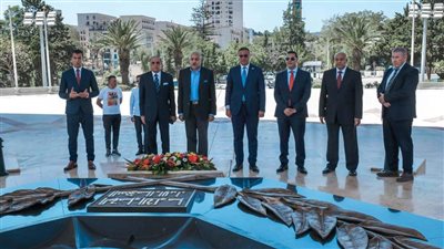 العامري فاروق يزور مقام الشهيد بالجزائر ويضع إكليلًا من الزهور على أرواح الشهداء