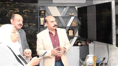 محافظ أسوان يطلق تطبيق المتسوق السري للتقييم الموضوعي لأداء العاملين بالقطاعات المختلفة