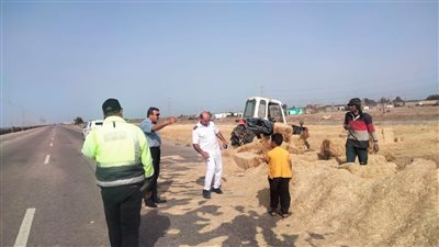 تعطل جزئي للحركة على الطريق الدولي بكفر الشيخ إثر انفجار إطار مقطورة 