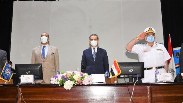 محافظ الغربية ومدير