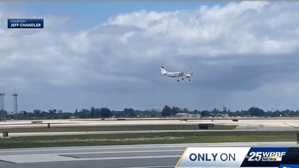 لحظة هبوط الطائرة