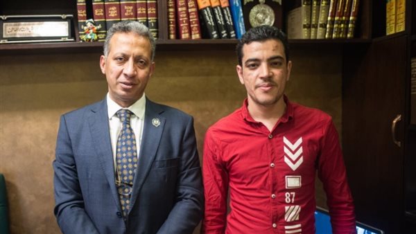 طارق العوضي مع محرر