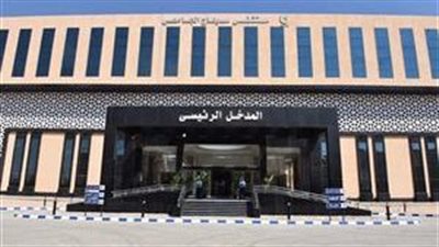 مفاجأة.. الطبيب المعتدي على سيدة وابنتها بمستشفى سوهاج نجل وكيل نقابة الأطباء بالمحافظة | فيديو