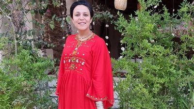 مصدر للإلهام.. مصرية تصمم ملابس عصرية بتراث سيوي للحفاظ عليه من الاندثار │ صور