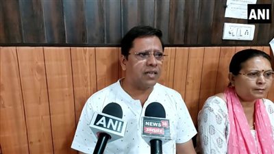 أب وأم يقاضيان نجلهما وزوجته لعدم إنجاب حفيد لهما.. ويطالبان بتعويض مالي