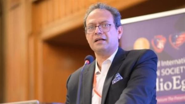  الدكتور عمرو الحديدي