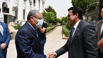 أشرف صبحي يصل المنيا لافتتاح وتفقد عدد من المنشآت الشبابية والرياضية