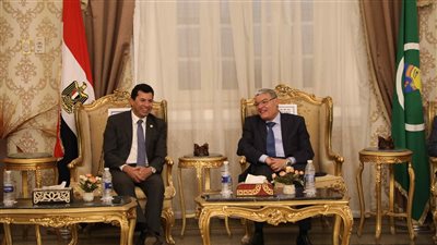 لافتتاح ملاعب.. محافظ المنيا يستقبل وزير الشباب والرياضة