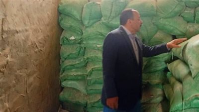 ضبط 4 طن دقيق مدعم مهرب داخل أحد المزارع بالشرقية