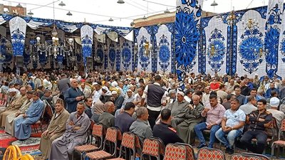 القرية كلها حزينة.. أهالي كفر الأبحر بالدقهلية يؤدون واجب العزاء في وفاة 4 أشخاص من أسرة واحدة | صور