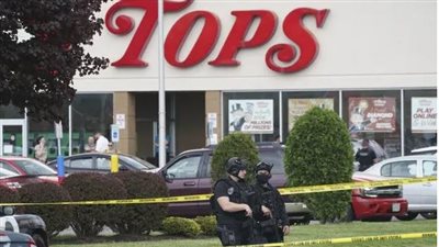 ملابس عسكرية وبث مباشر لقتل السود.. كواليس مقتل 10 أشخاص في متجر بأمريكا