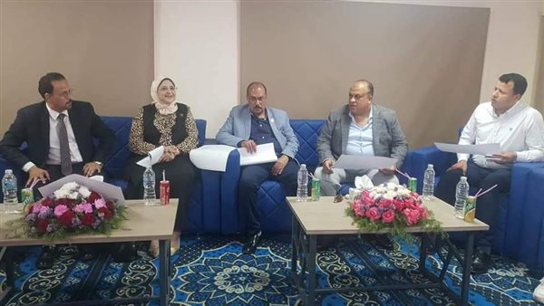 قيادات الصحة مع برلمانيين