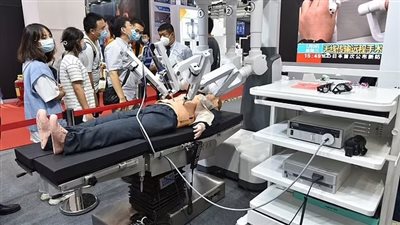 علماء: جراحات البطن الروبوتية تسرع عملية التعافي 