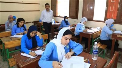 طلاب الإعدادية بالقليوبية: امتحان الإنجليزي سهل وفي مستوى الطالب المتوسط 