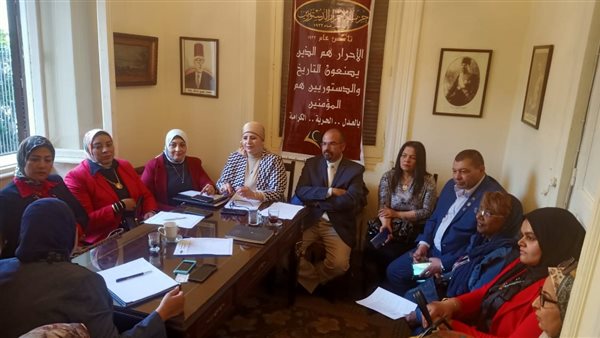 لجنة من أمانات المرأة