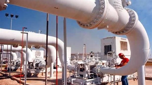 أنابيب بترول - أرشيفية