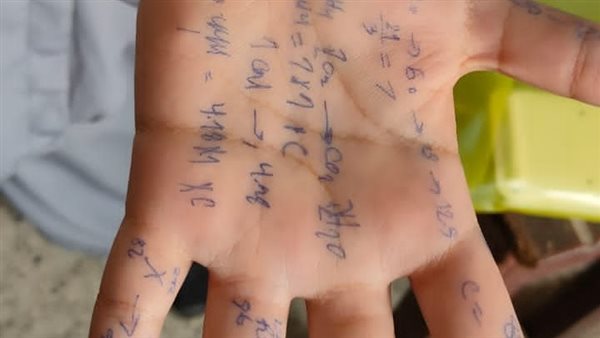 طالبة بالأول الثانوي