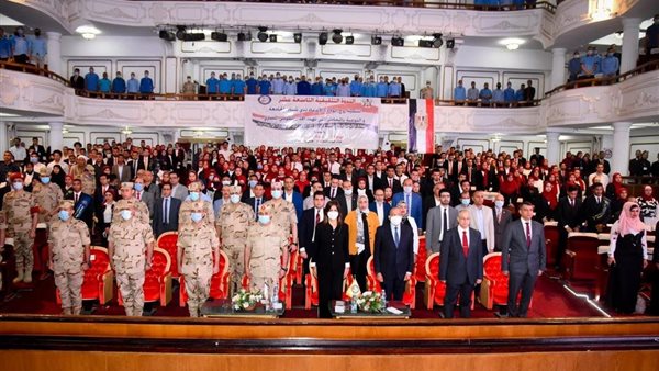 وزير الدفاع ووزيرة