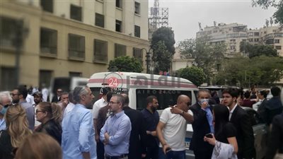 انتهاء صلاة الجنازة على الكاتب الصحفي صلاح منتصر بمسجد عمر مكرم وتشييع الجثمان لمثواه الأخير