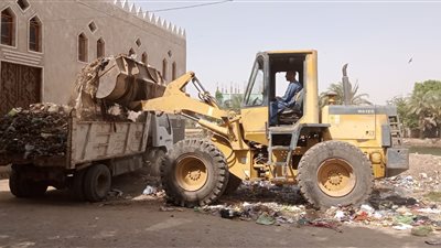 رفع قمامة وتطهير مجاري.. محافظ المنيا يتابع جهود الوحدات المحلية