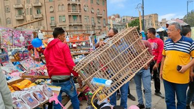 لإعاقتهم مشروع التطوير.. حملتان لإزالة إشغالات الباعة الجائلين بميدان محطة مصر بالإسكندرية