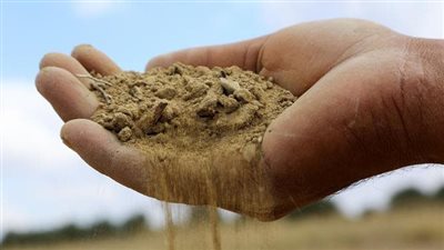 لأول مرة منذ 11 عامًا.. تونس تعود لتصدير الفوسفات وتتلقى عروضًا من 5 دول