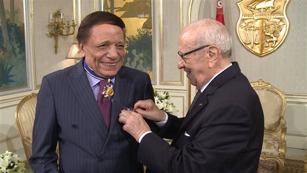 لحظة تكريم عادل إمام