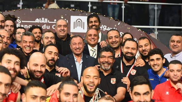 محمود الخطيب مع لاعبي