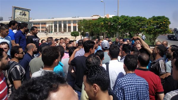  إضراب عاملين