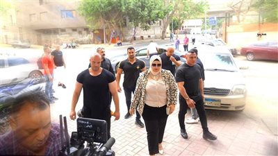 المباحث تستعلم عن معلمة الأحياء صاحبة صورة البودي جارد في سناتر الدروس الخصوصية